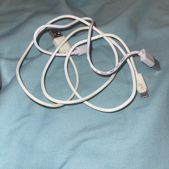 Rose Gold Bluetooth Beats Headphones - Picture 6 of 6